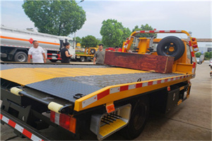 新街口附近拖车电话号码服务